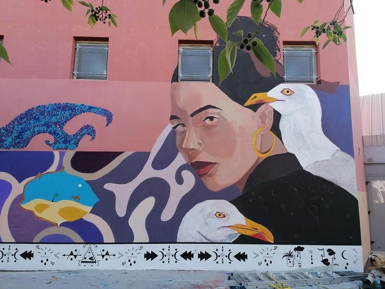 Fresque K-LIVE Young 2022 : visage de femme et goélands
