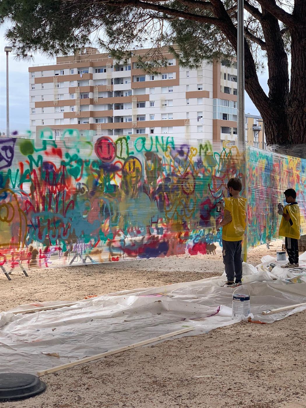 Grande fresque collective réalisée par les enfants du K-LIVE Kids